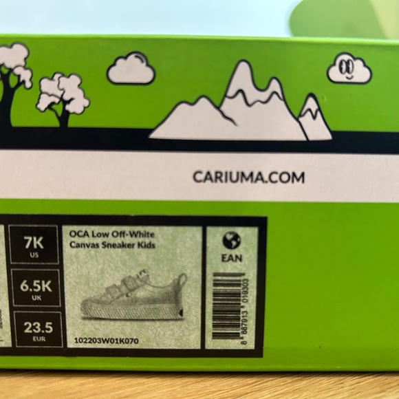 Cariuma canvas toddler sneakers - Picture 3 of 3